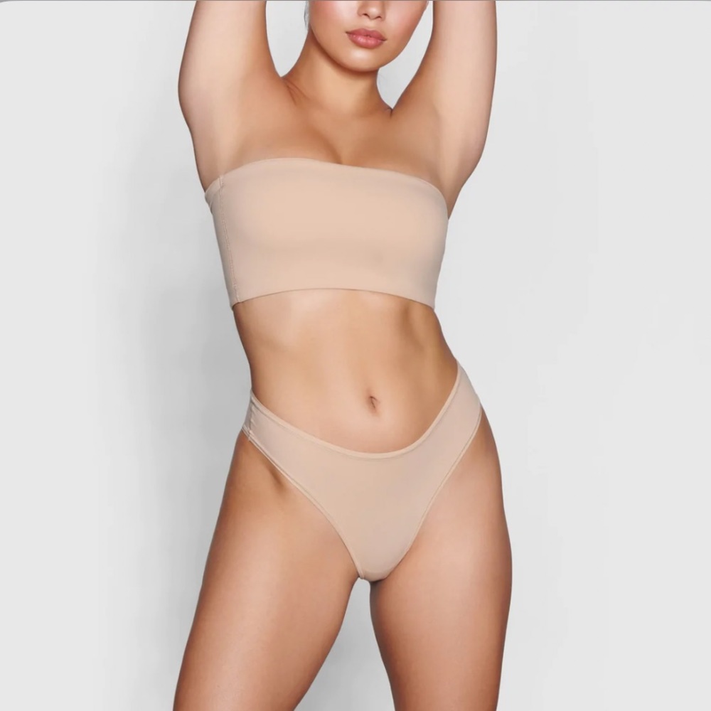 Skims Fits Everybody Bandeau Bra in Clay